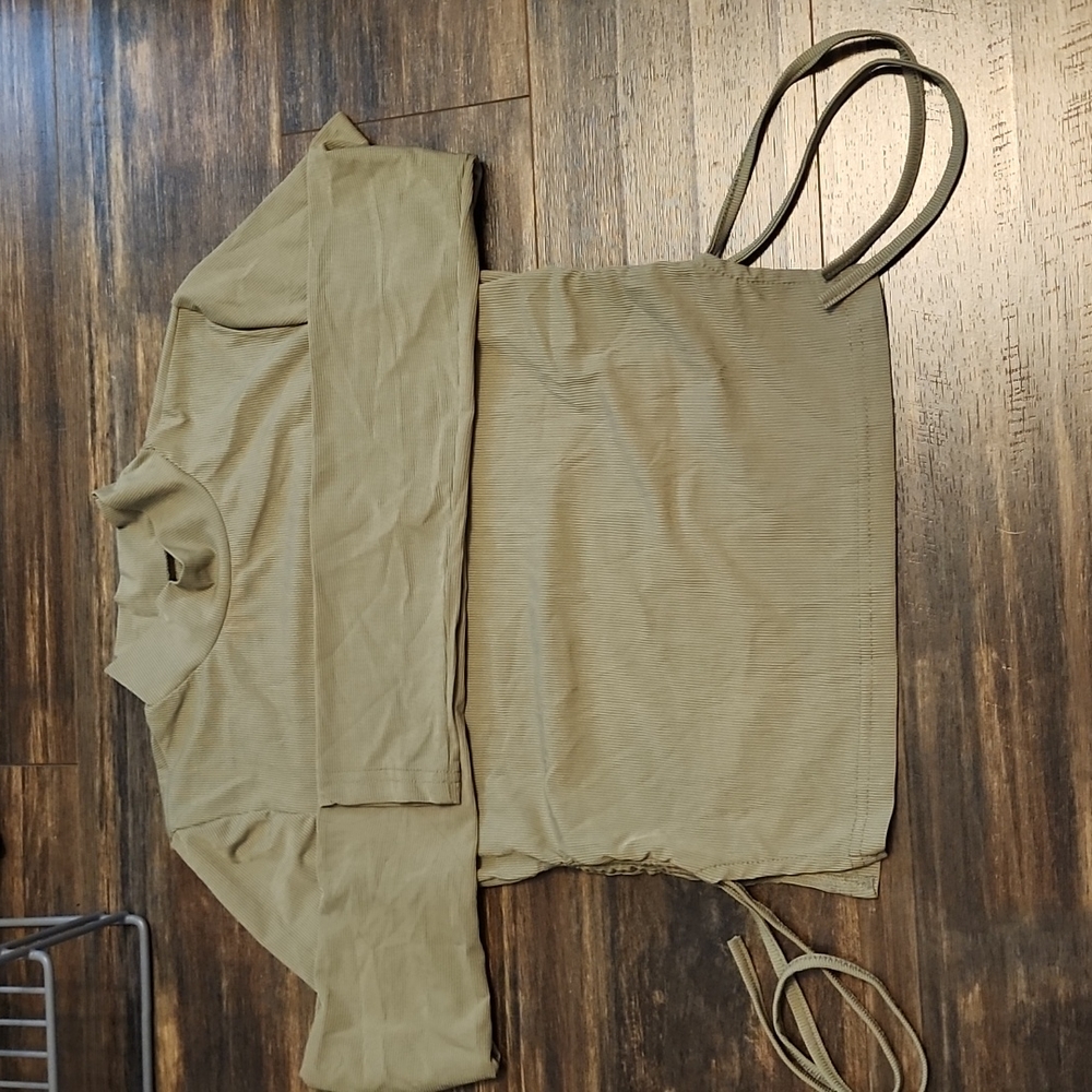 Halara mock neck Ling sleeve